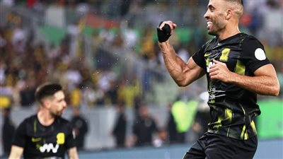 الاتحاد يضرب الطائي بثنائية ويستعيد صدارته للدوري السعودي
