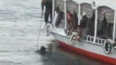 محافظ أسوان يتابع عملية انتشال جثمان الطفل زياد بقرية بنبان بدراو