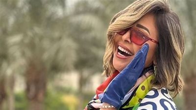 إصابة داليا البحيري بمزق في وتر الإبهام بعد سقوطها على المسرح 