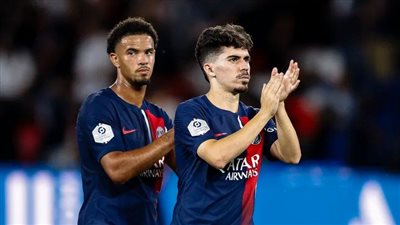 باريس سان جيرمان يقدم عرضًا لضم مهاجم اَينتراخت فرانكفورت