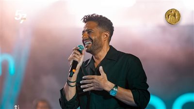 محمد حماقي| حضور جماهيري طاغي في حفله الأول بمهرجان قرطاج بتونس