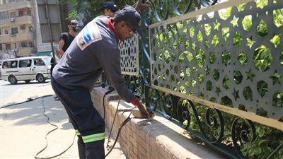 الورش الإنتاجية تنتهى من تركيب اسوار حديقه عبد العزيز ال سعود بالمنيل