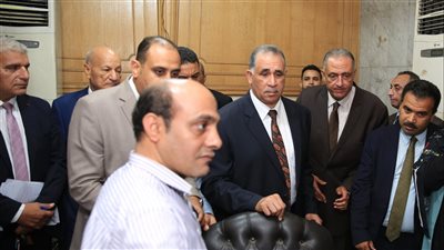نقيب المحامين يفتتح مكتب حجز تذاكر القطارات بالنقابة العامة