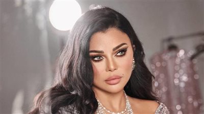 شرطة الموضة تنتقد حذاء هيفاء وهبي لهذا السبب 