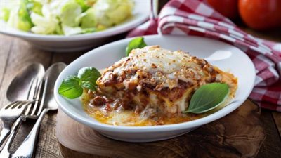 اصنعي اللازانيا علي خطي المطاعم الايطاليه 