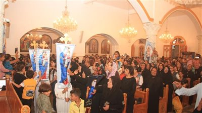 ترانيم منظومة بألحان كنسية.. أقباط الأقصر يحتفلون بعيد العذراء