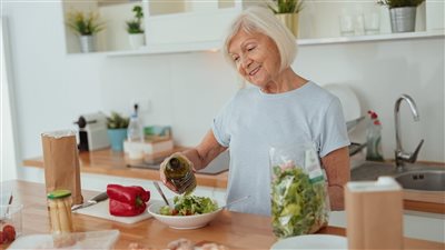 نوع أسماك شهير يحمي كبار السن من فقدان السمع.. أطباء ينصحون بأكله