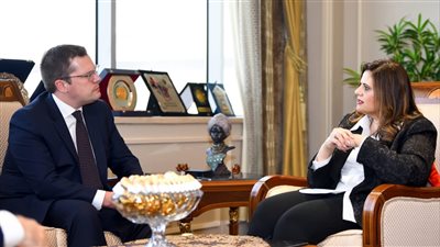 وزيرة الهجرة تبحث مع نظيرها البريطاني احتياجات الأسواق العالمية لطلب العمالة المؤهلة