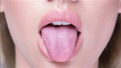 طبيب يكشف الأعراض الرئيسية لسرطان اللسان