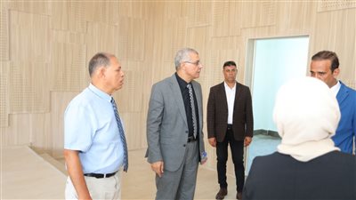 الدرندلي يتفقد التجهيزات النهائية لبدء العام الدراسى الجديد بالجامعة الأهلية بالعاشر من رمضان 
