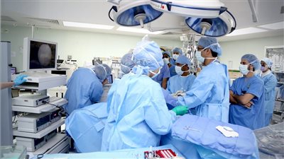 مستشفى سعودي يحقق إنجازًا طبيًا ويزرع شرائح داخل المخ