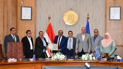   رئيس جامعة القناة يشهد حفل تكريم 