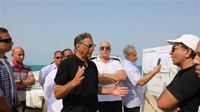 مستشار رئيس الجمهورية يتفقد بعض المشروعات الخدمية بمدينة الشلاتين فى البحر الأحمر