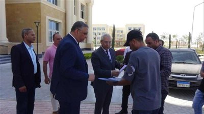 رئيس جامعة المنيا يتابع إجراءات قيد الطلاب بالجامعة الأهلية