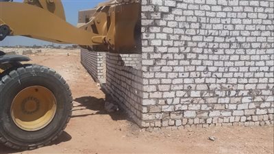 إزالة حالتي تعدٍّ بالبناء المخالف على مساحة ٤٠ فدان بالإسماعيلية