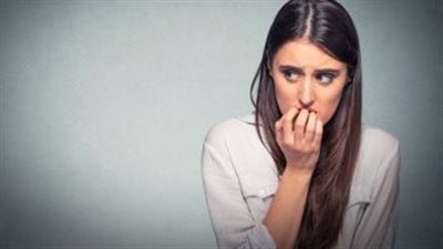 الفرق بين نوبة القلق والهلع.. تأثير واحد وأعراض مختلفة 