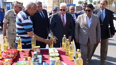محافظ جنوب سيناء يتفقد منافذ بيع منتجات مشروعات الخدمة الوطنية بطور سيناء