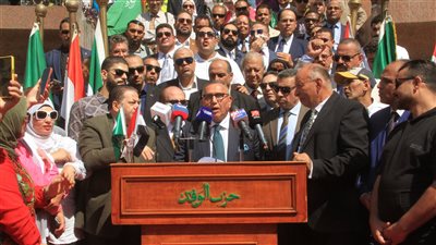 رئيس الوفد يقرأ الفاتحة على روح سعد زغلول 