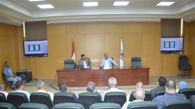 سكرتير بني سويف يتابع تسهيل الحصول على الخدمات بالجهات والمصالح الحكومية