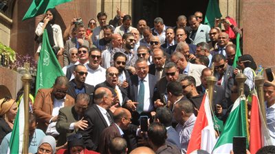 أعضاء الوفد يهتفون من داخل ضريح سعد: 