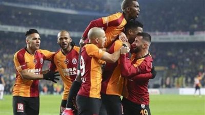 جالاتا سراي يفوز على بشكتاش بثنائية في الدوري التركي