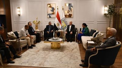 محافظ جنوب سيناء يلتقي رئيس جامعة السويس الجديد 