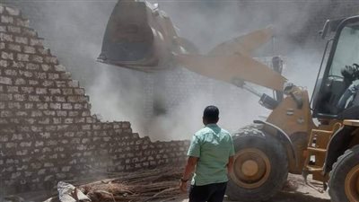 إزالة حالة تعد على مساحة 175 مترا بمنطقة الشيخ هرمل بقنا 