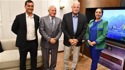 محافظ جنوب سيناء يناقش مشروع تصميم منطقة الحملة للسيارات بمجلس شرم الشيخ