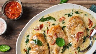 غنية بالبروتينات.. دجاج بالفطر وجبن البارميزان