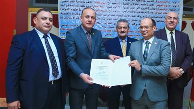 ختام الدورة التاسعة بالأكاديمية العسكرية للدراسات العليا والاستراتيجية بالنادي النهري للمحامين