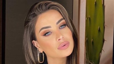 أنابيلا هلال بخصر ممشوق تدق أبواب الموضة العالمية