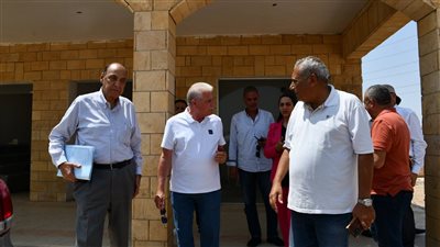 محافظ جنوب سيناء يتفقد الموقع المقترح لحملة السيارات بمجلس مدينة شرم الشيخ 