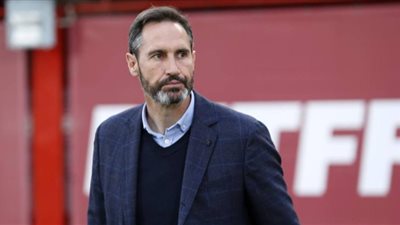  فيسينتى مورينو يستقرعلى تشكيل الشباب أمام ضمك في دوري روشن