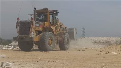إزالة فورية لحالتى تعدى بقرية المحروسة بقنا