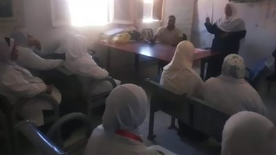 الكشف وتوفير العلاج لـ1800 حالة في قافلة طبية ببني سويف