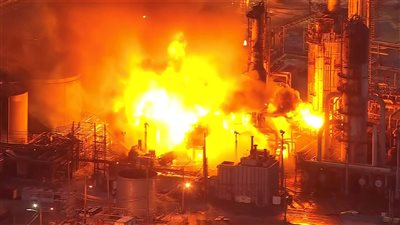 اندلاع حريق هائل في مصفاة تكرير النفط بولاية لويزيانا الأمريكية
