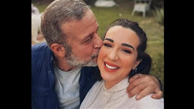 شريف منير يُخرس منتقدي ابنته بعد حلاقة شعرها برسالة عنيفة.. عجباني وخطفت التريند (فيديو)