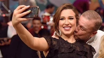 ياسمين عبد العزيز أولهم.. 20 فنانًا وفنانة يدعمون شريف منير في أزمة ابنته :