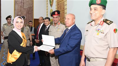 الأكاديمية العسكرية المصرية تحتفل بتخرج دورات جديدة من العاملين بوزارة النقل