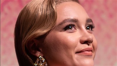 سر اعتذار كريستوفر نولان للنجمة العاليمة فلورنس بيو