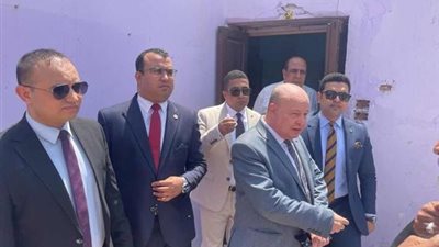 النيابة الادارية تعاين الجدارالمهار بمنزل اثناء إجراء أعمال إحلال وتجديد لمسجد ملاصق