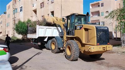 مدينة الداخلة تواصل حملة النظافة وتحسين البيئة وإزالة الاشغالات بحى الجناين بموط