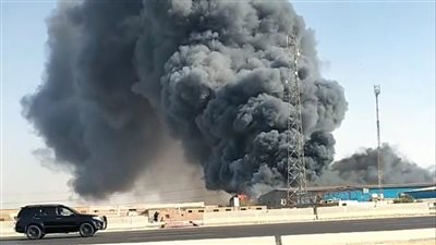 حريق ضخم بمصنع على طريق مصر الإسماعيلية الصحراوي (صور) 