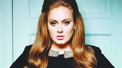 النجمة أديل تتألق بفستان مرصع بالألماس في أحدث حفلاتها (صور)