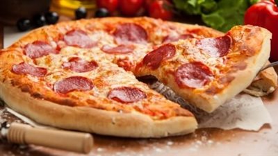 في دقائق| أسرع طريقة لعمل بيتزا سلامي بالموتزاريلا في المقلاة