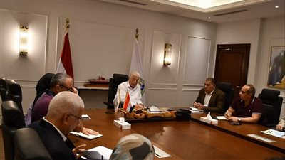 محافظ جنوب سيناء يتابع الموقف المالي للمشروعات 