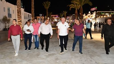 جولة ليلية لمحافظ جنوب سيناء بمنطقة خليج نعمة والهضبة بشرم الشيخ 