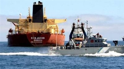 إصابة سياح بريطانيين نتيجة اصطدام سفينتين جراء العواصف الشديدة