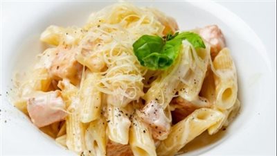 يقي من السرطان.. حضري باستا بالسلمون والكريمة