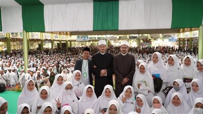 آلاف الإندونيسيين يحتشدون لاستقبال علماء الأزهر والاحتفاء بهم